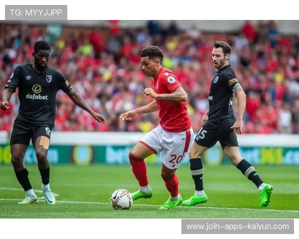 纽卡斯尔通过高空优势持续压住扎根，展现强大攻防实力